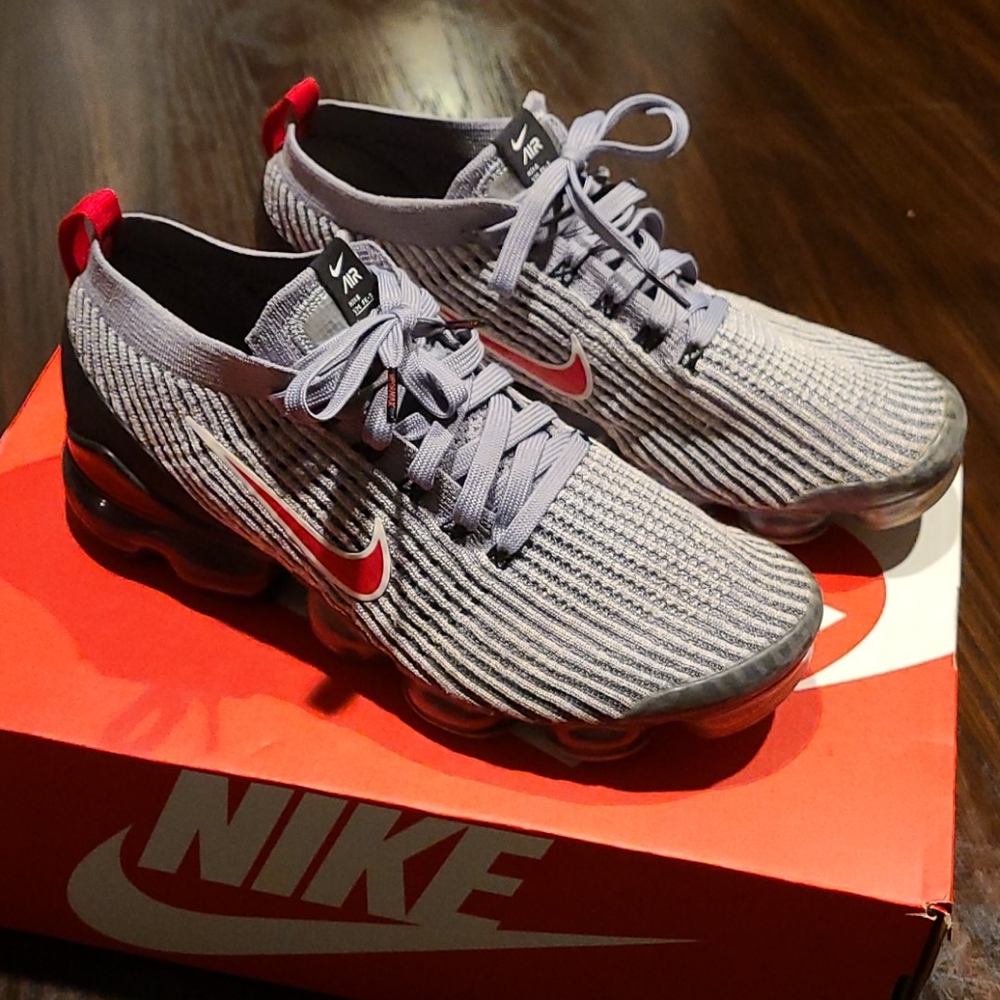 Mens Nike tennis shoes